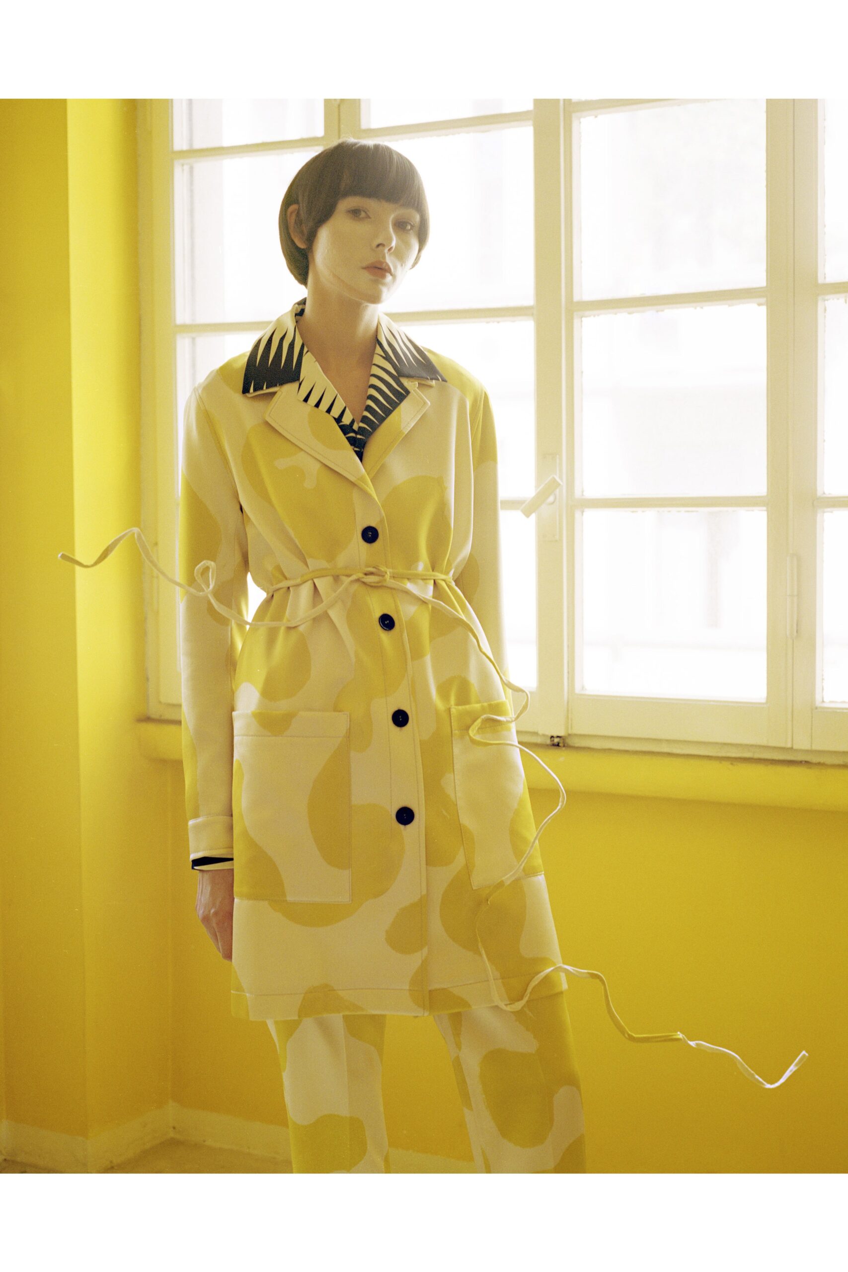 yellow cotton long-sleeve collared relaxed buttoned pockets coat