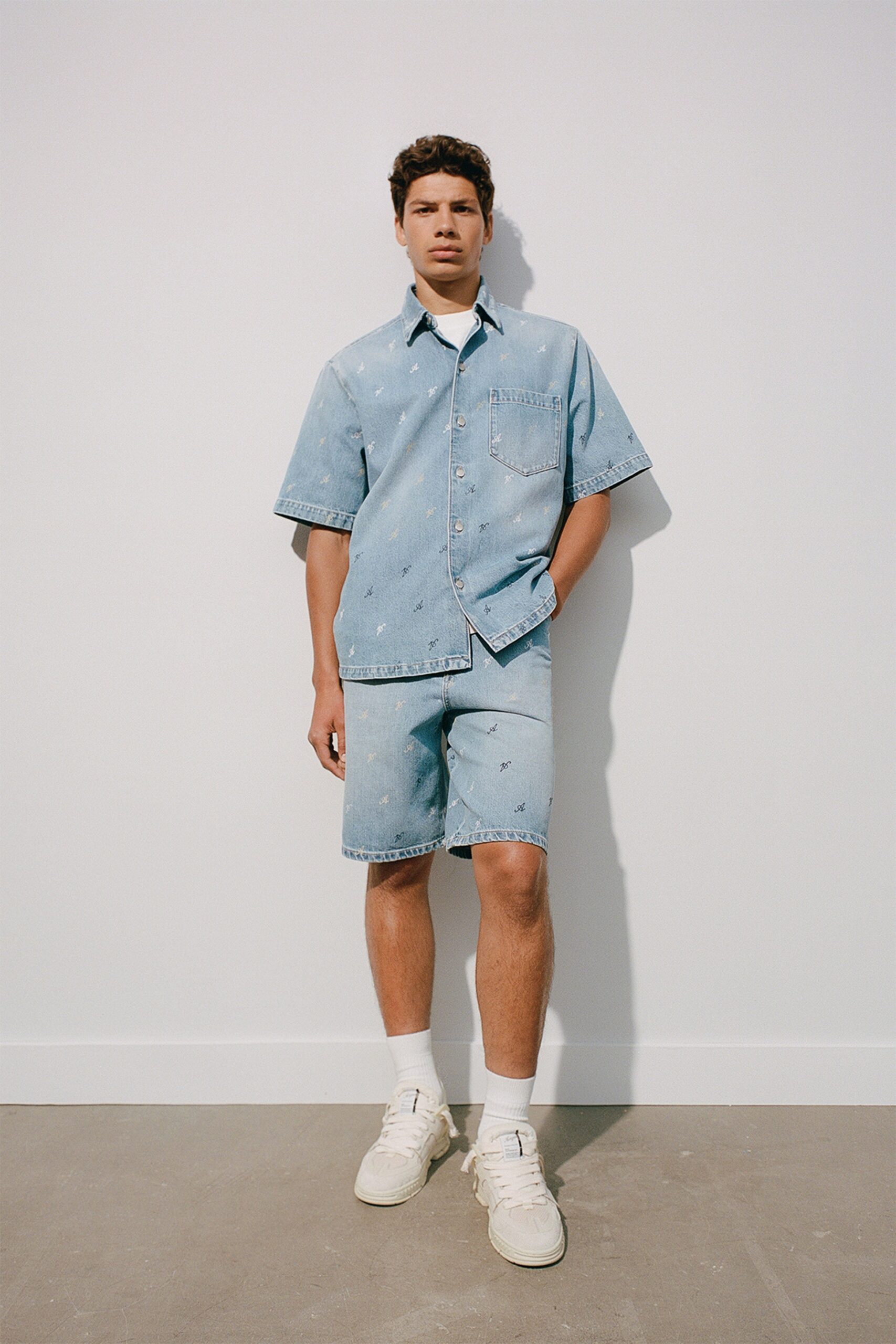 blue denim short-sleeve collared relaxed buttoned shirt