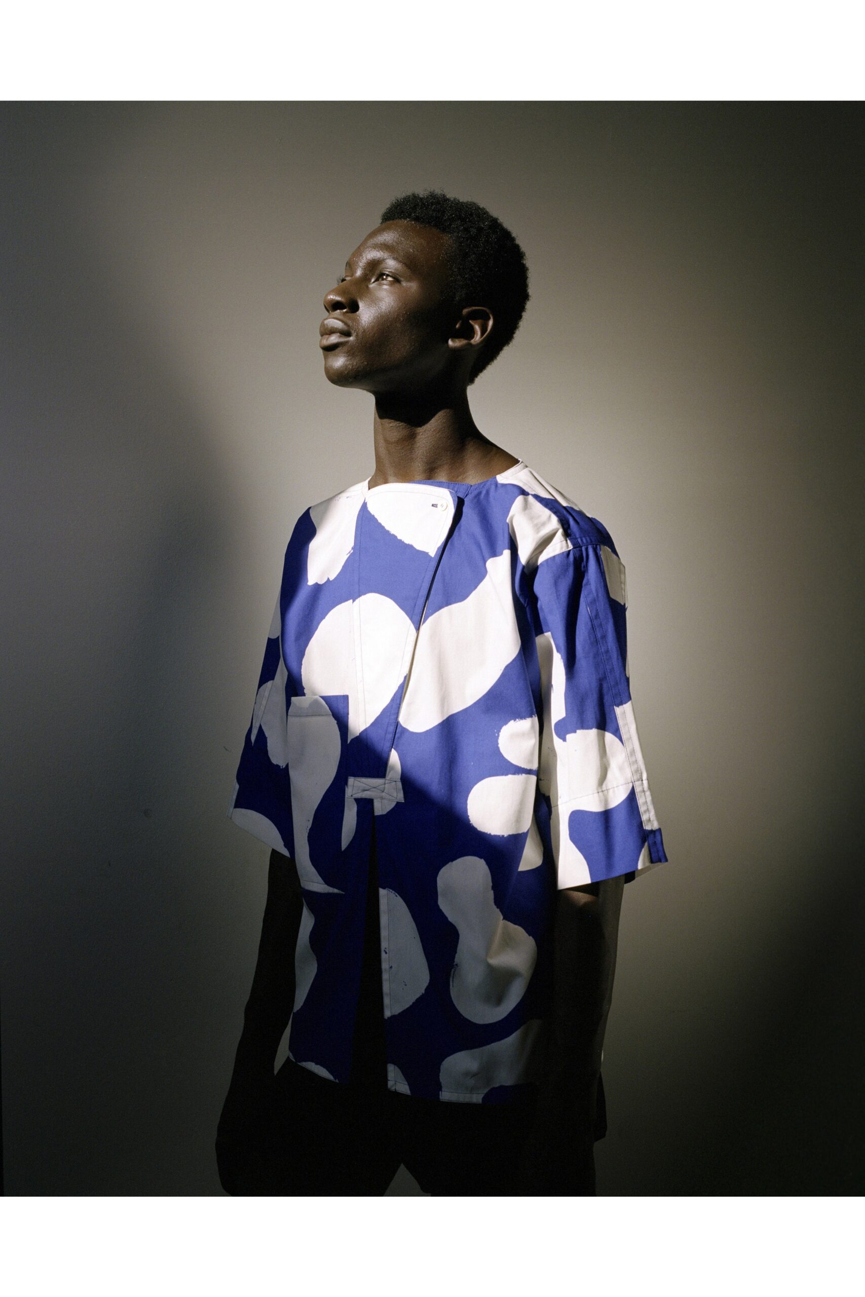 blue and white printed shirt