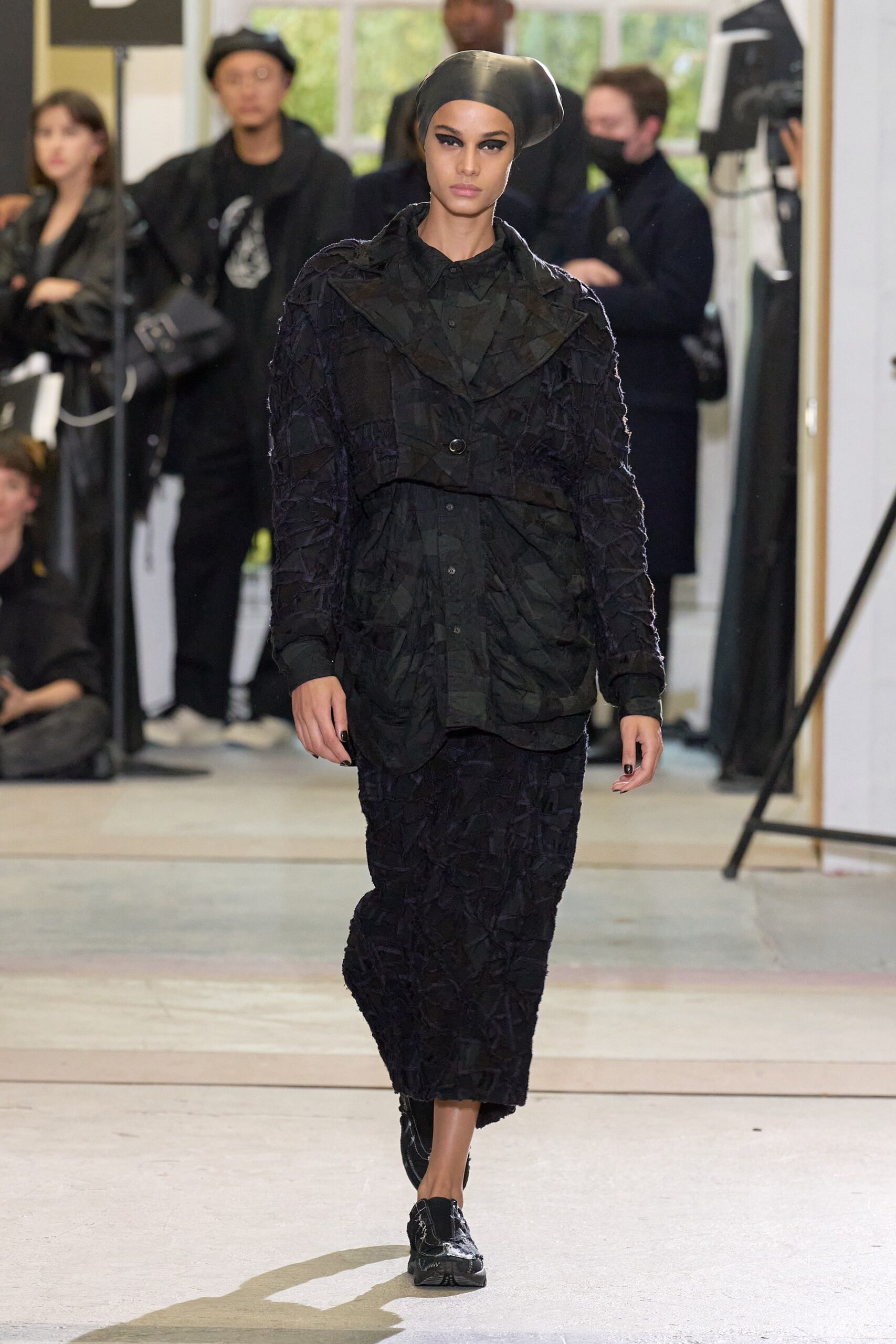 black cotton long-sleeve collared relaxed layered coat