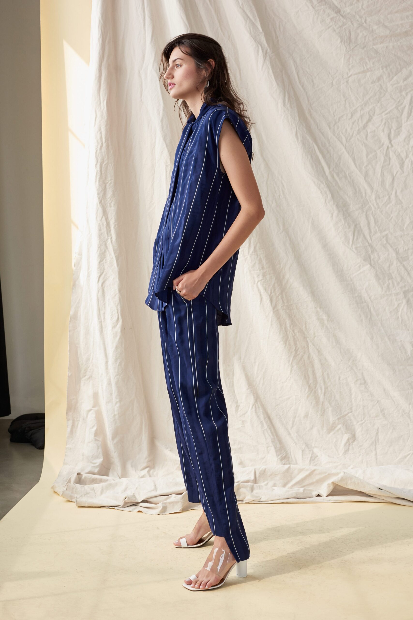 blue cotton sleeveless collared relaxed striped top