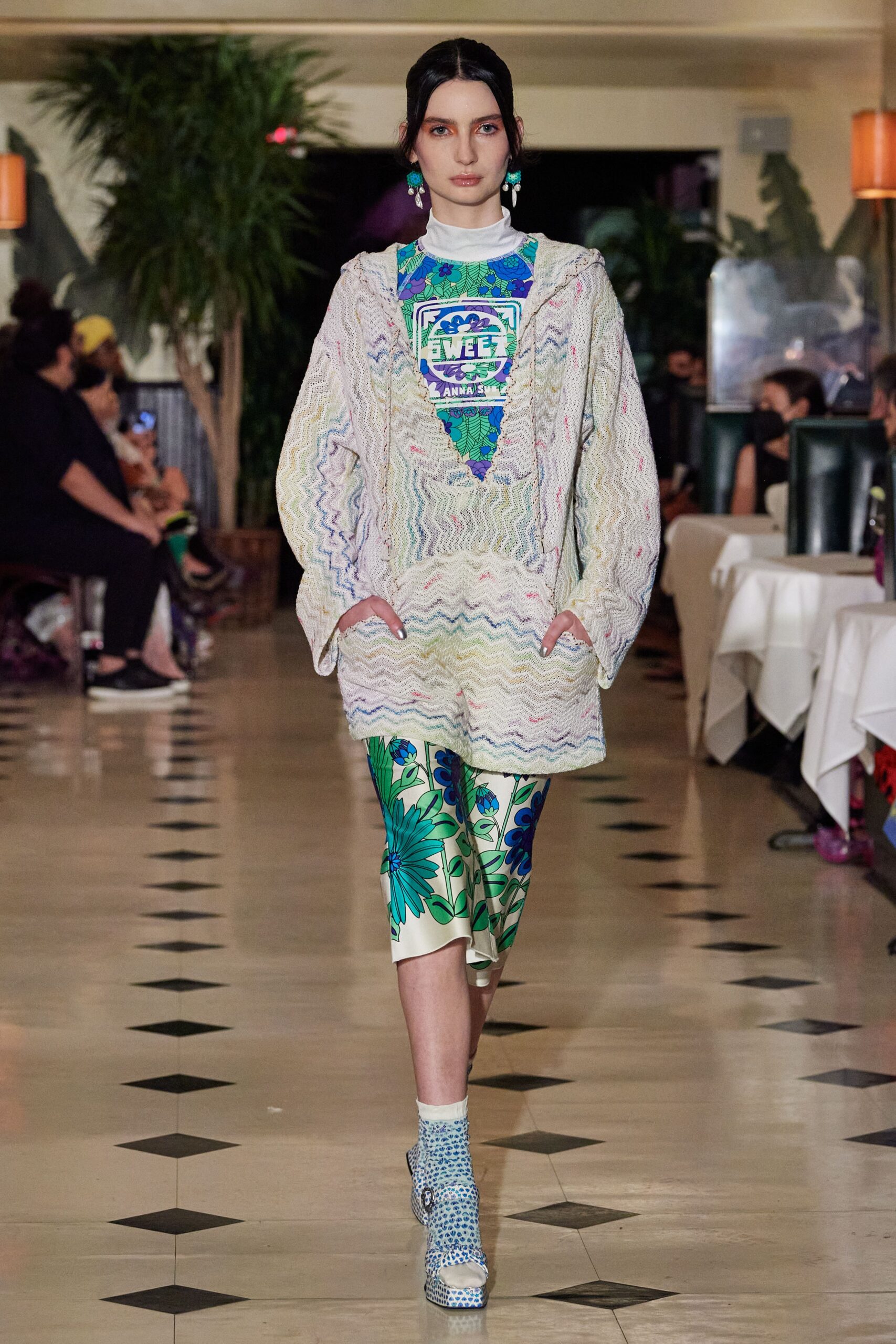 green cotton fitted printed pants