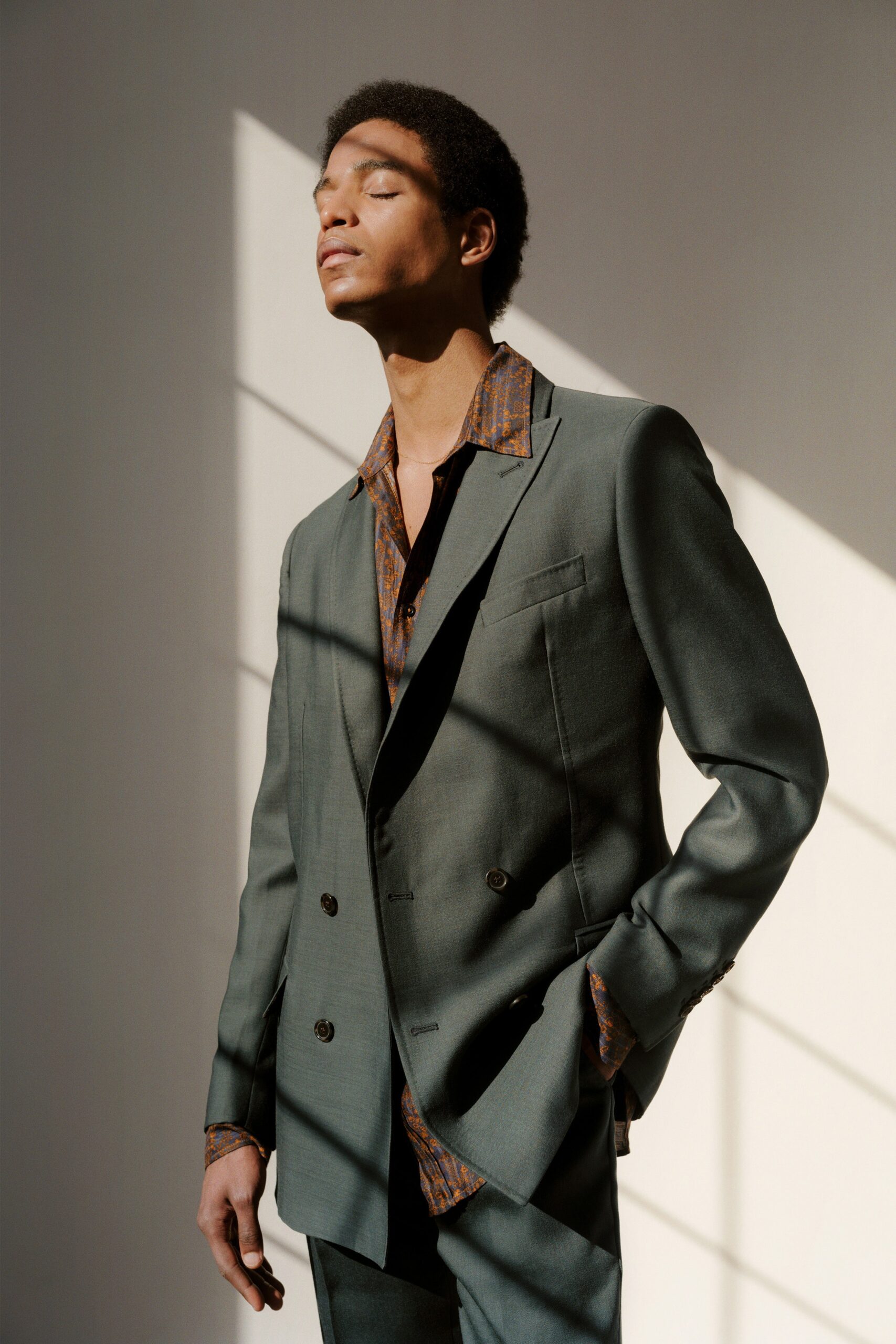 green wool long-sleeve collared tailored buttoned suit