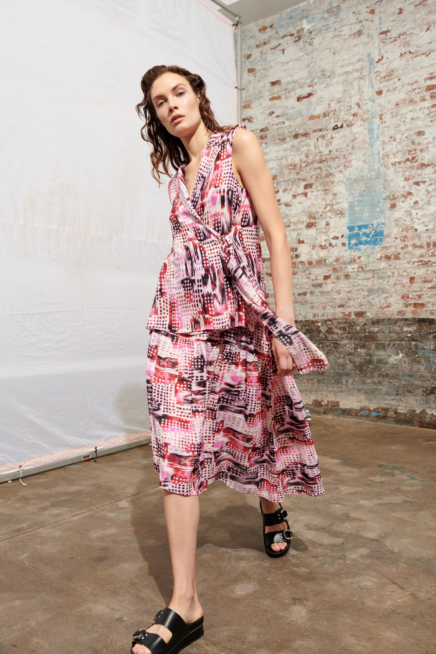 pink printed sleeveless midi dress