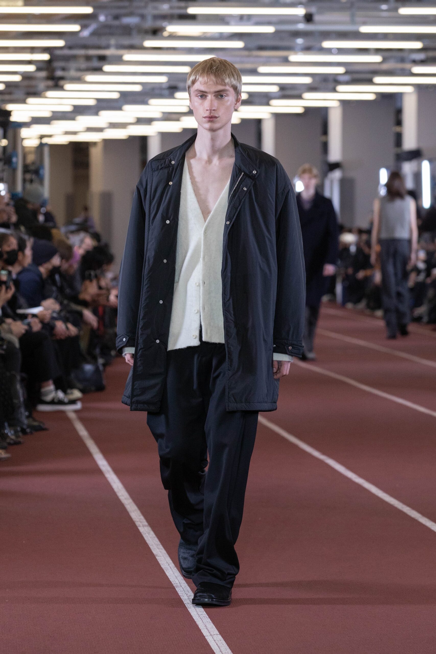 black cotton long-sleeve v-neck relaxed buttoned coat