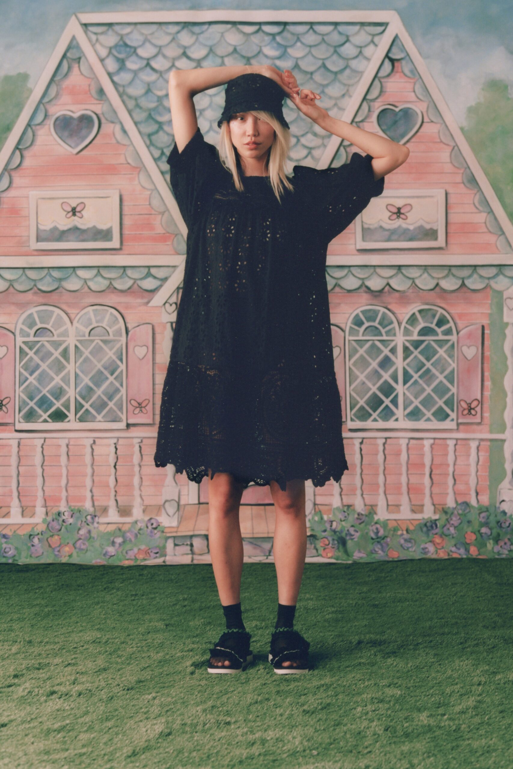 black relaxed mini dress with hat