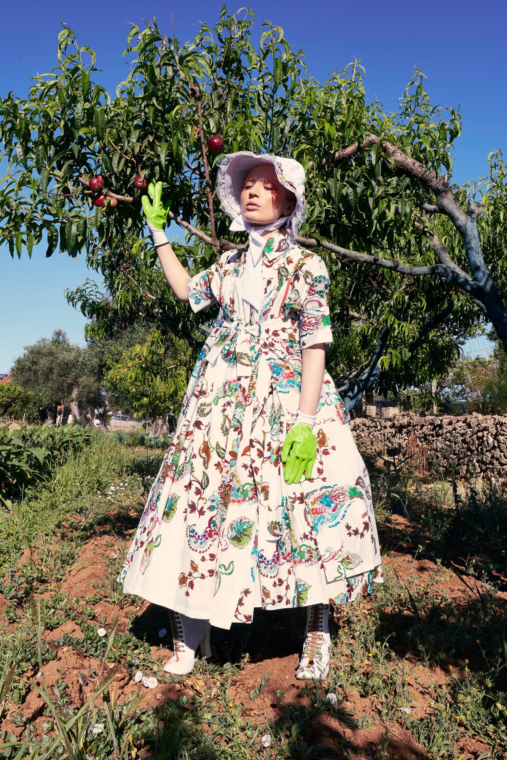 white cotton short-sleeve collared fitted flared printed dress