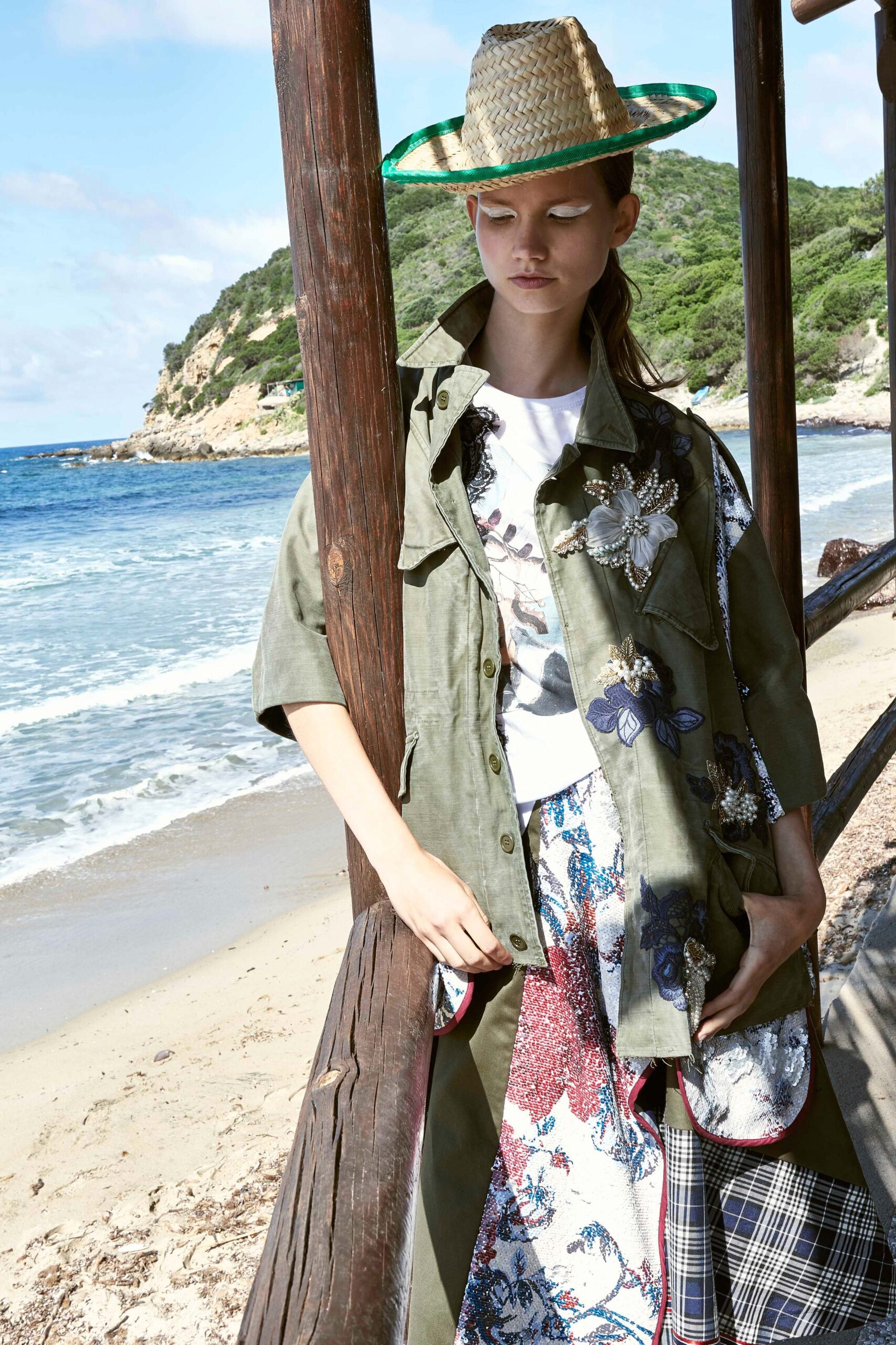 green cotton short-sleeve collared relaxed embroidered jacket