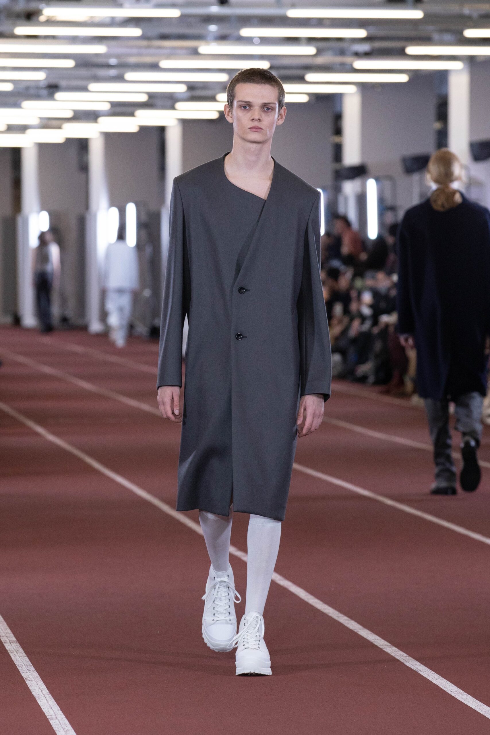 gray cotton long-sleeve collared relaxed straight-leg coat