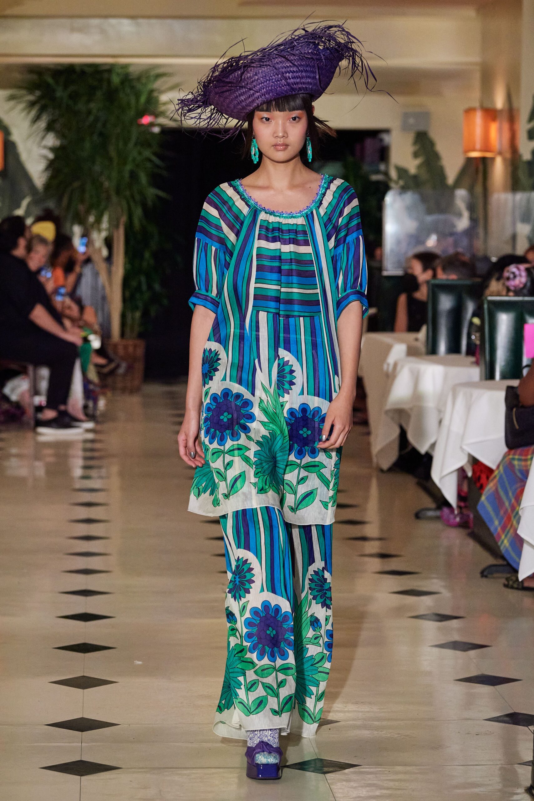 relaxed floral midi dress with hat