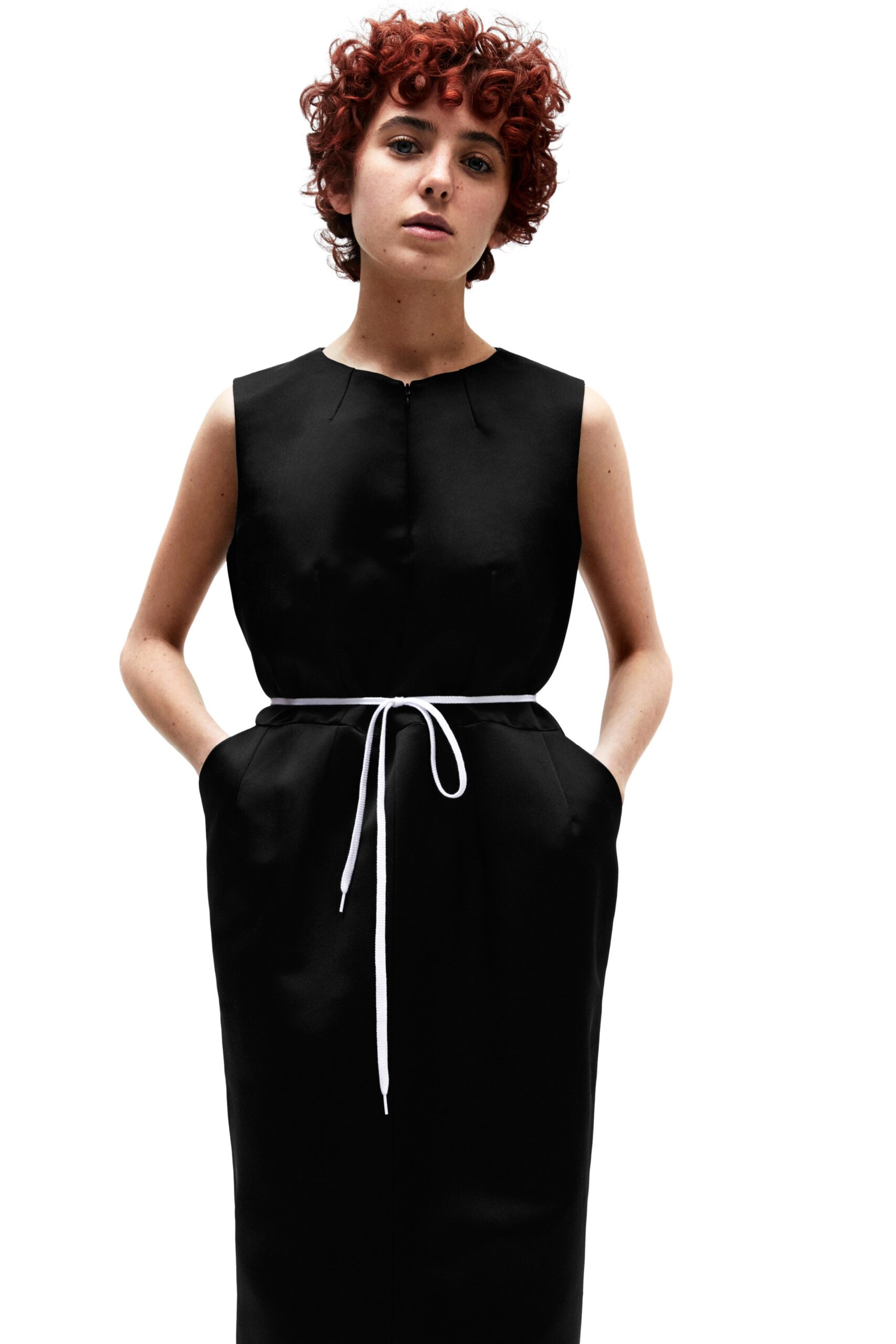 black fitted sleeveless dress