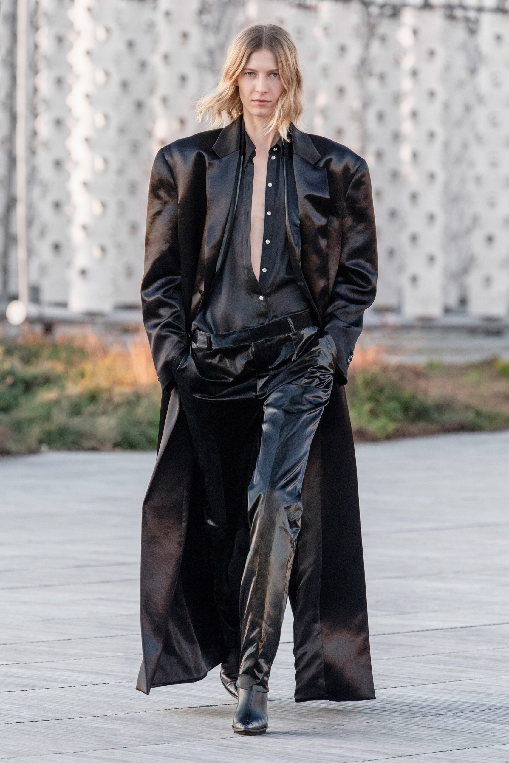 black silk long-sleeve collared fitted buttoned shiny coat