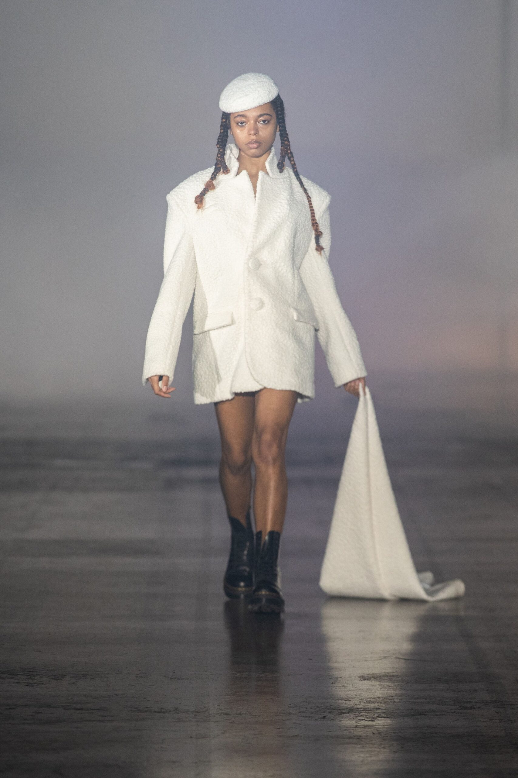 white tweed long-sleeve collared oversized buttoned short jacket