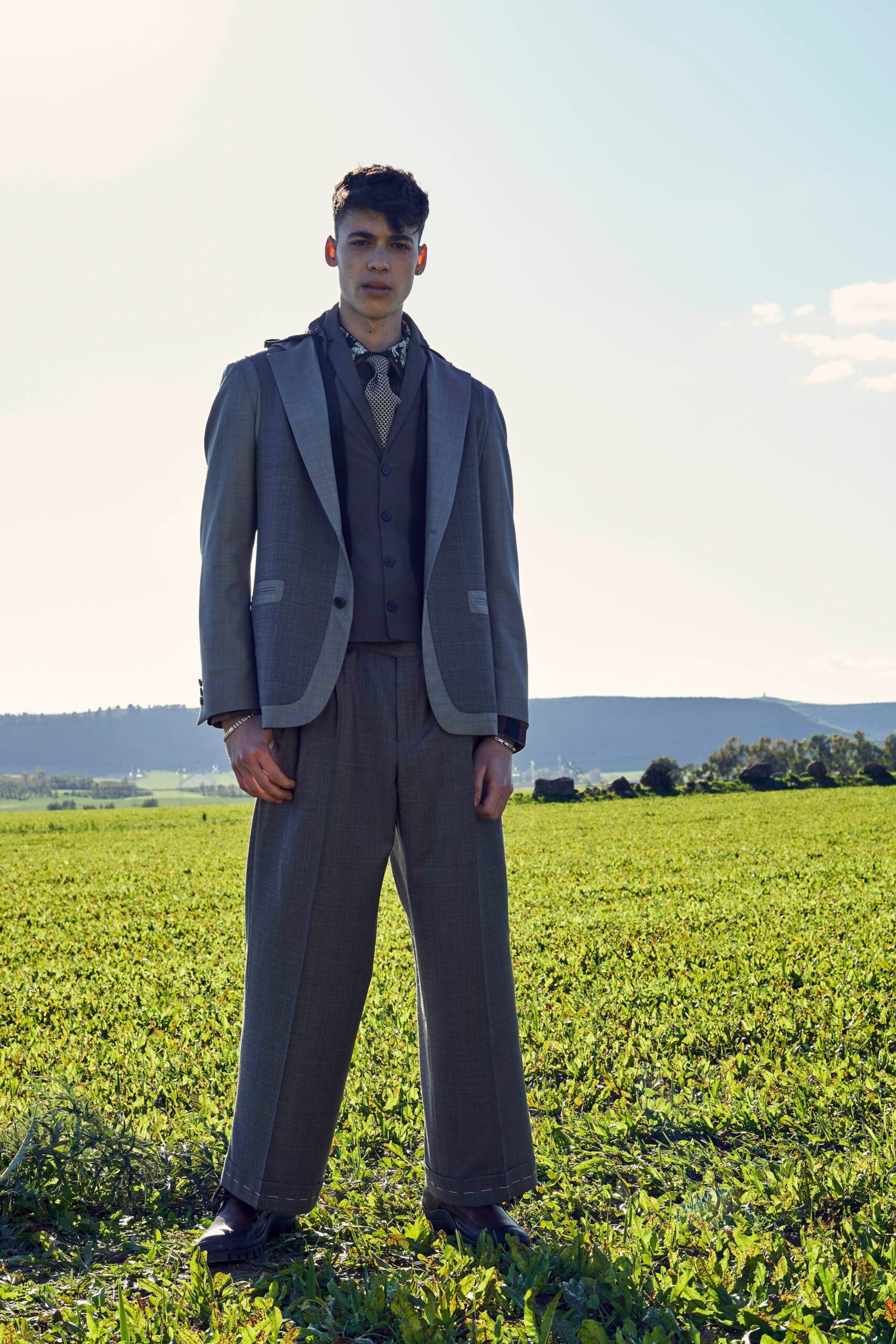 gray wool long-sleeve collared relaxed buttoned wide-leg suit