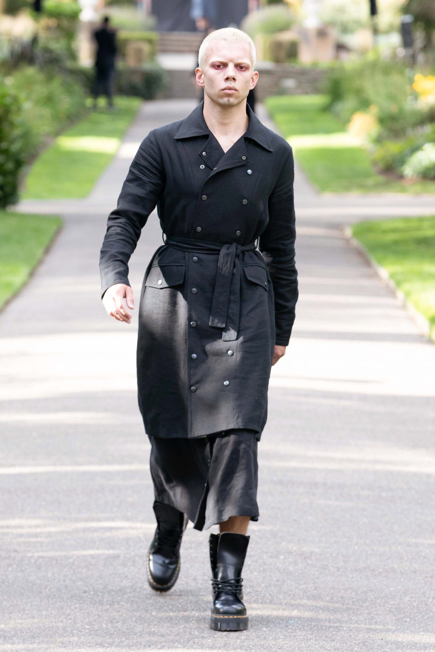 black fitted coat with collar