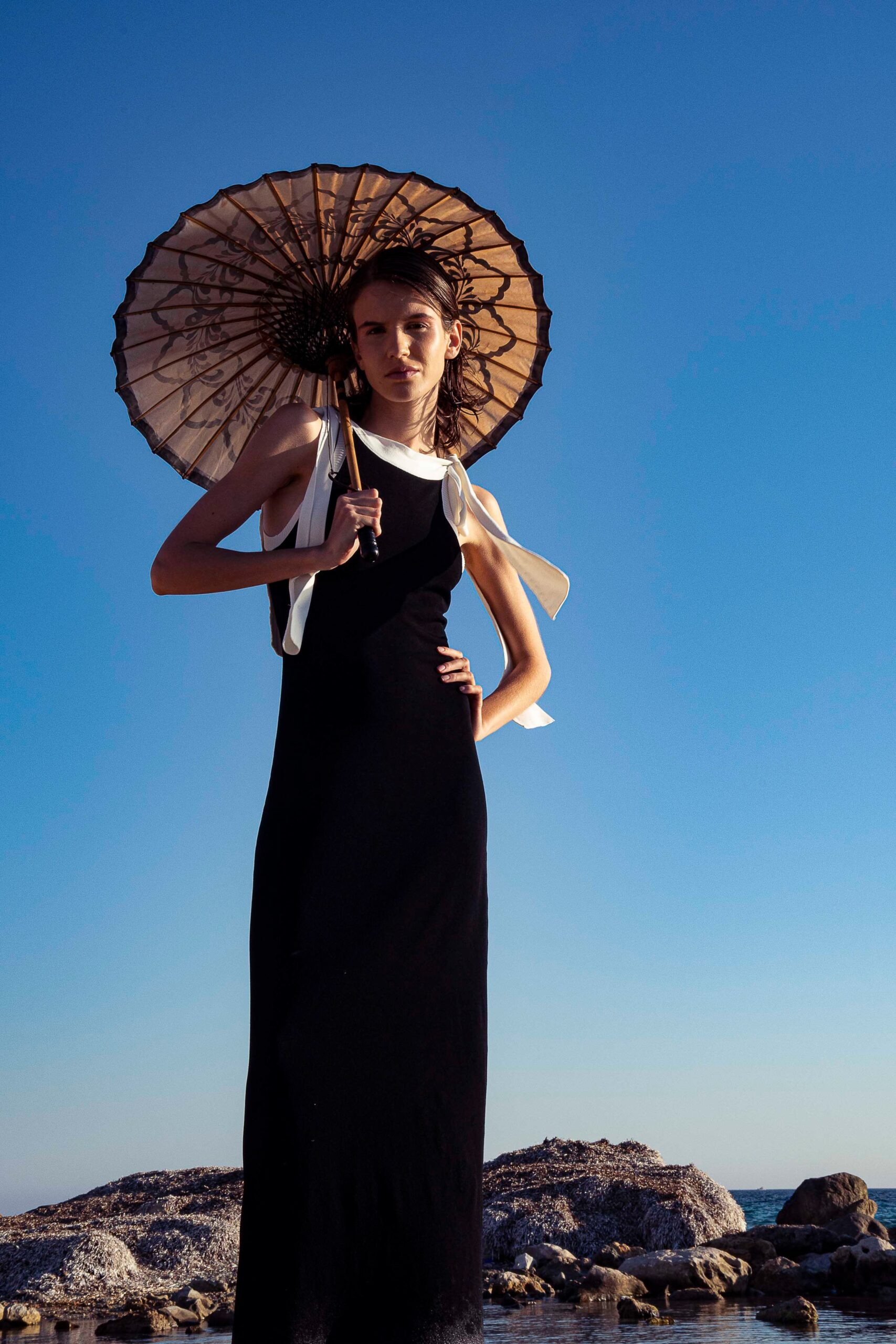black fitted sleeveless dress