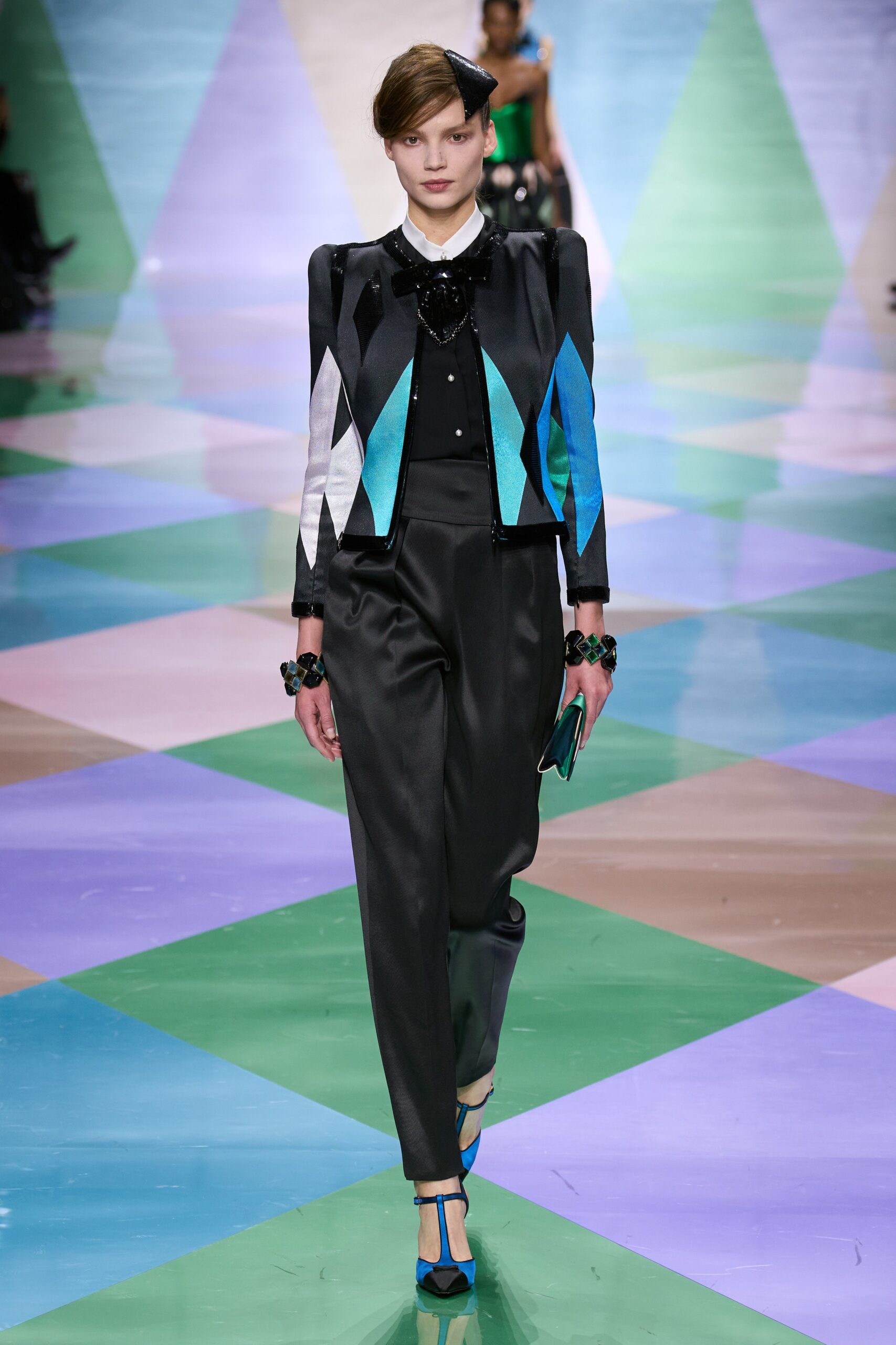 structured color-blocked jacket with fitted pants