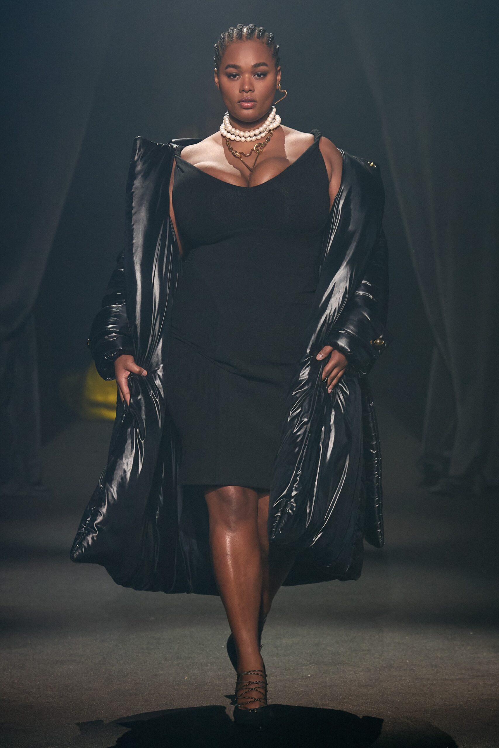 black vinyl long-sleeve oversized zippered shiny coat