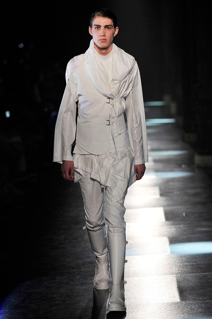 white cotton long-sleeve collared fitted zippered jacket