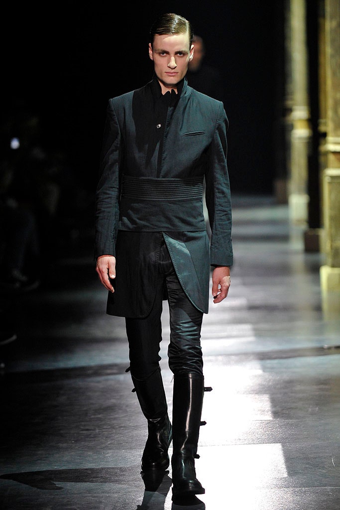 black cotton long-sleeve collared fitted zippered jacket