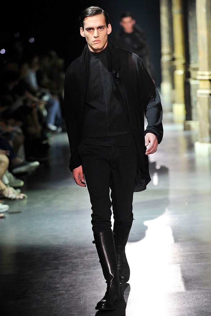 black wool long-sleeve collared relaxed draped coat