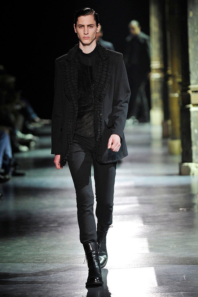 black cotton long-sleeve collared fitted ruffled jacket