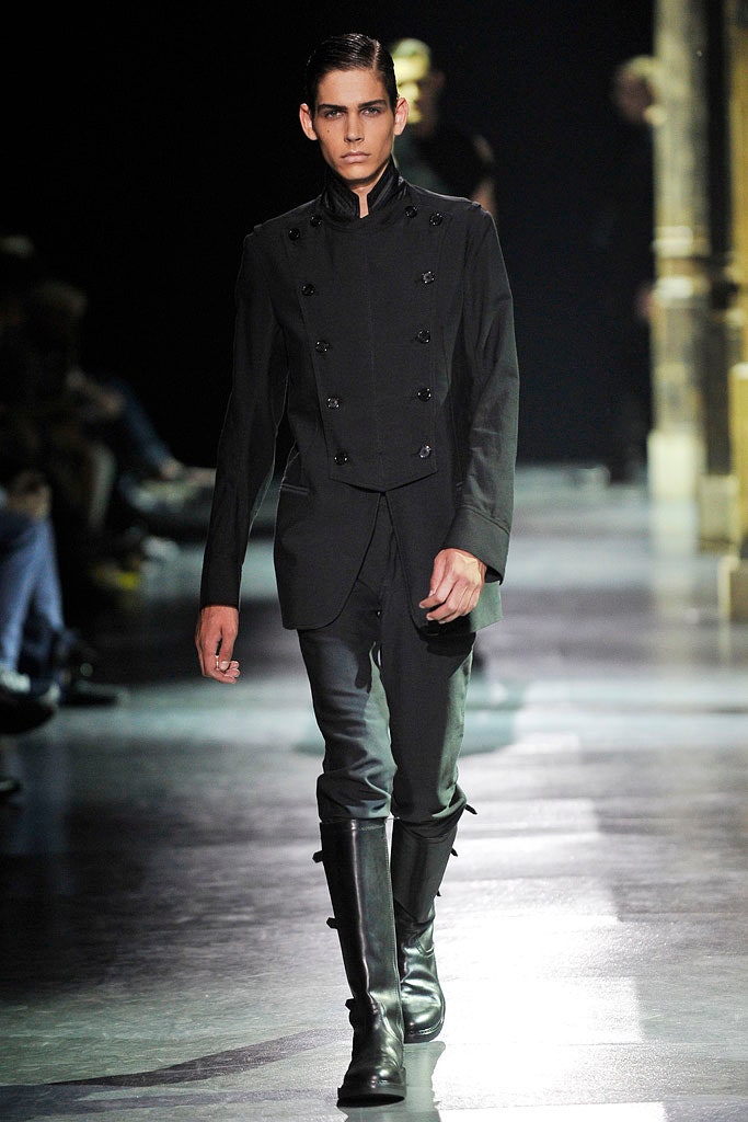 black cotton long-sleeve collared fitted buttoned jacket