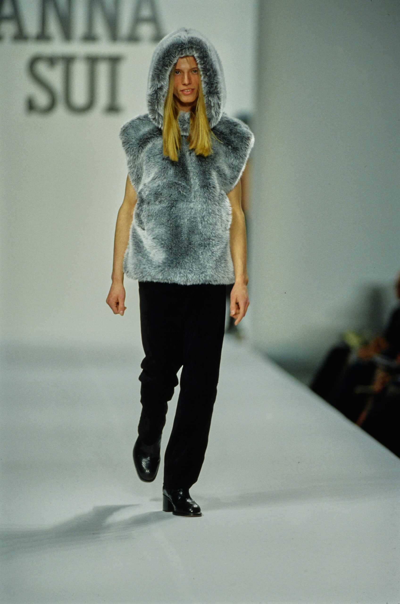 gray faux-fur sleeveless hooded relaxed top