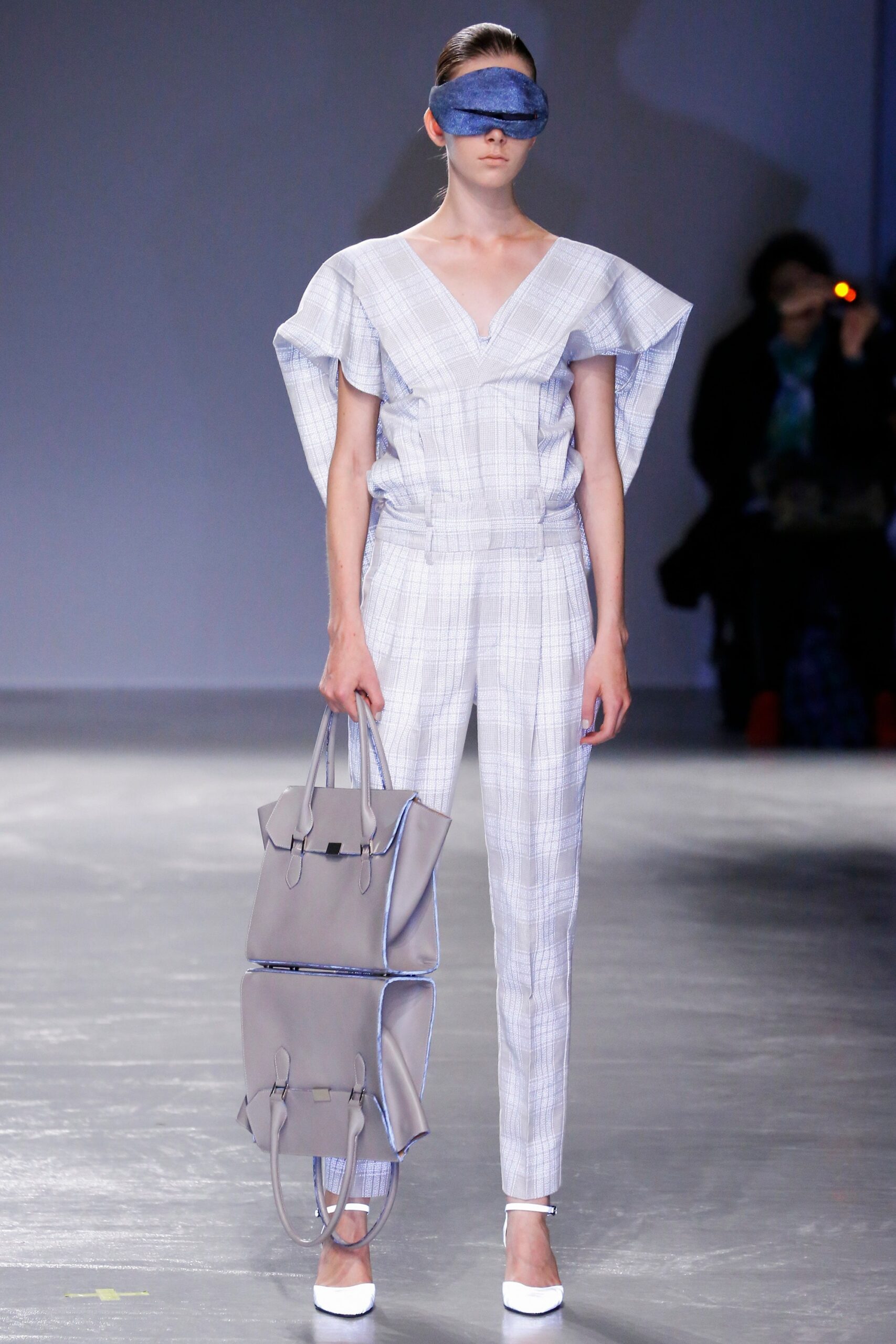 gray cotton short-sleeve v-neck fitted pleated jumpsuit