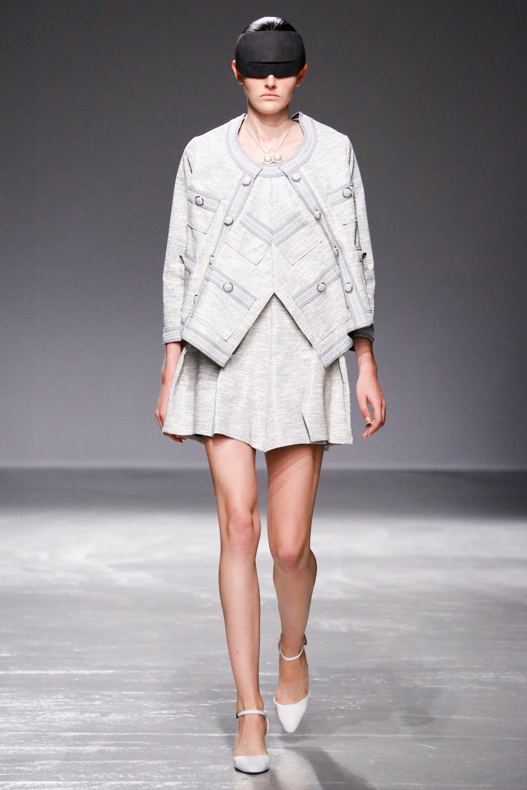 gray cotton long-sleeve collared structured buttoned jacket