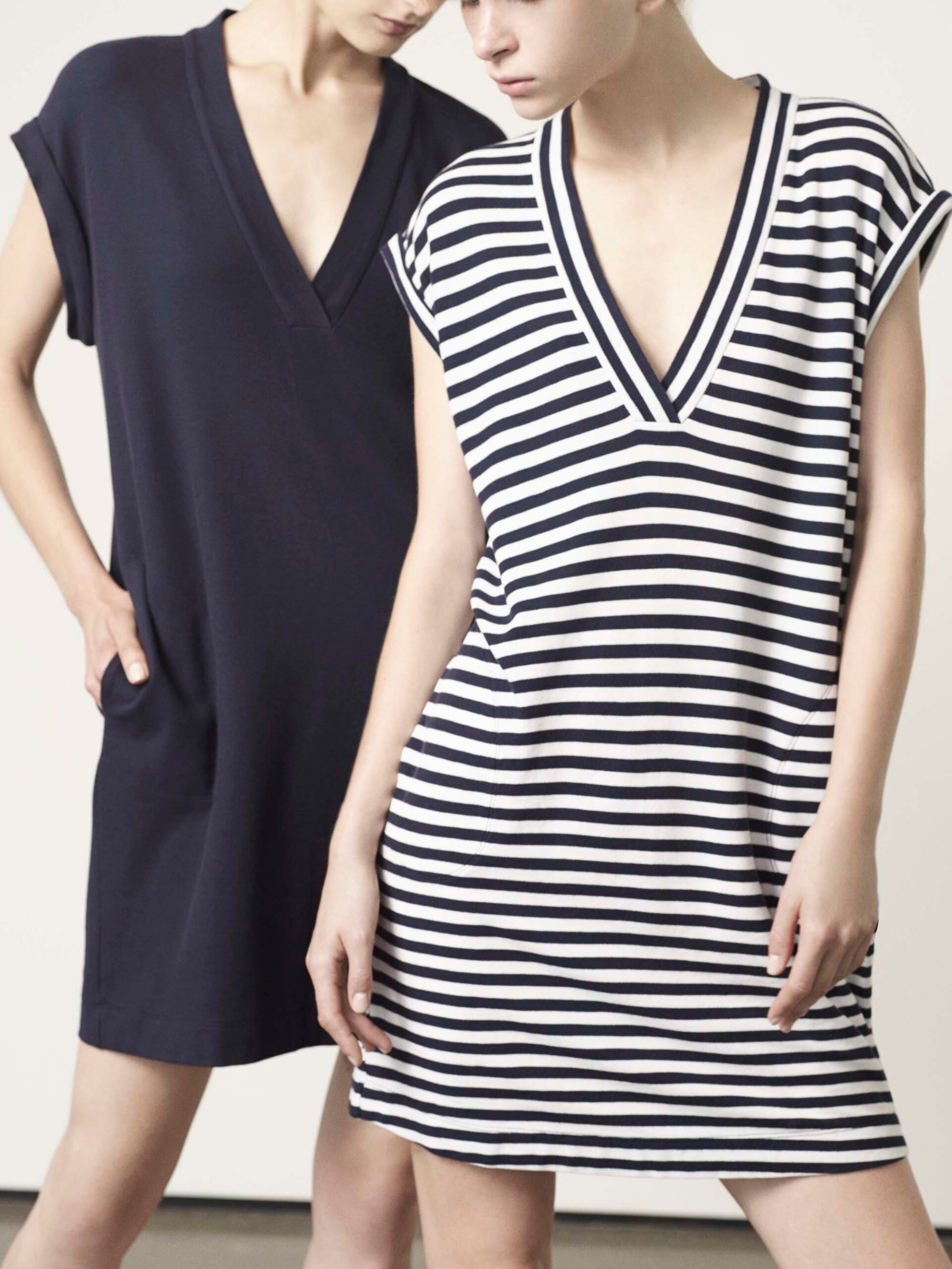 blue cotton short-sleeve v-neck relaxed straight-leg pockets dress