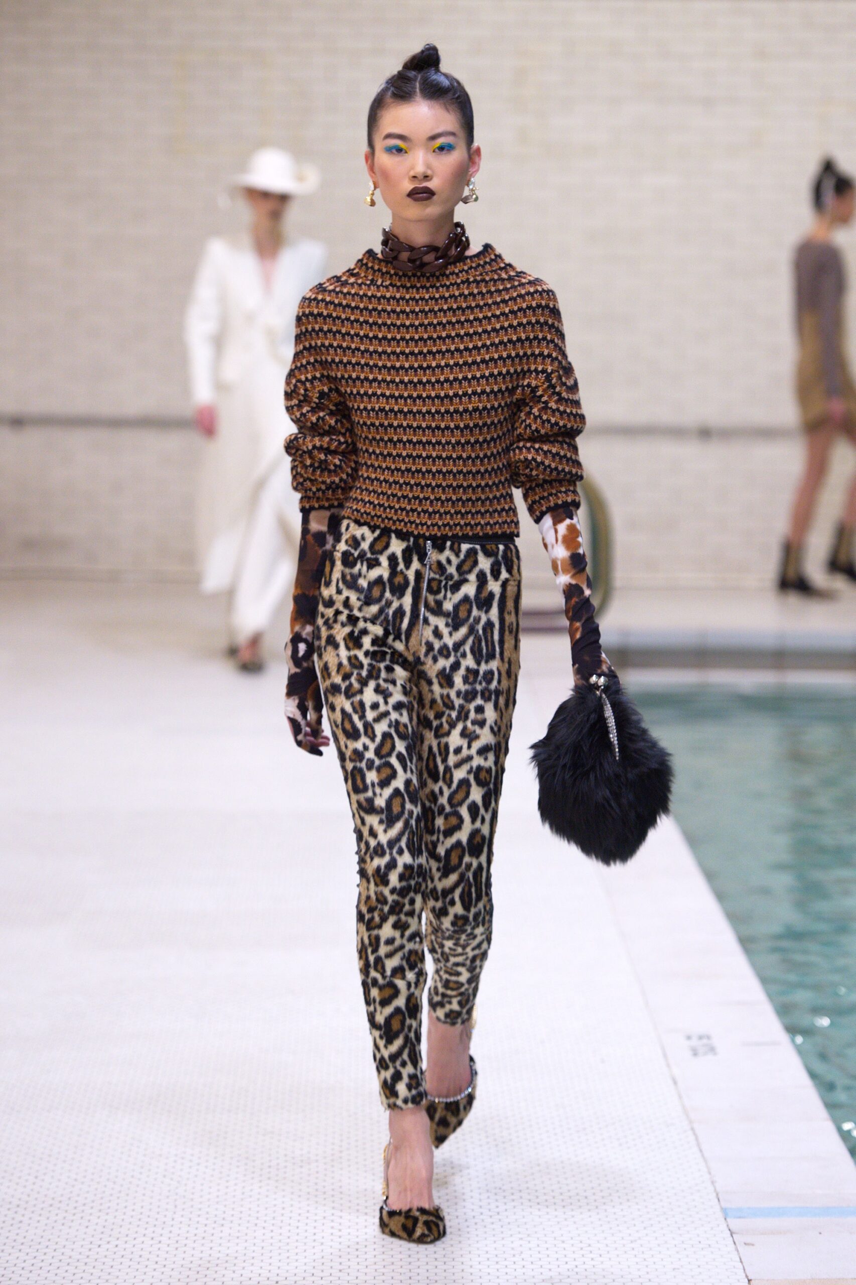 brown knit long-sleeve high-neck fitted textured top