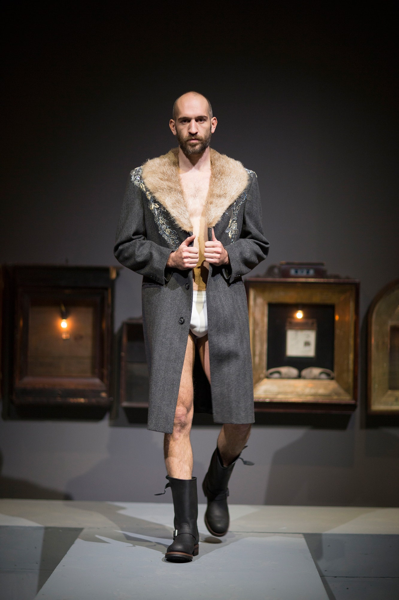 gray wool long-sleeve collared fitted buttoned coat