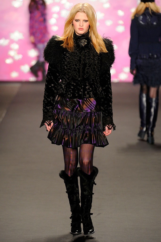 black velvet long-sleeve collared structured embroidered jacket