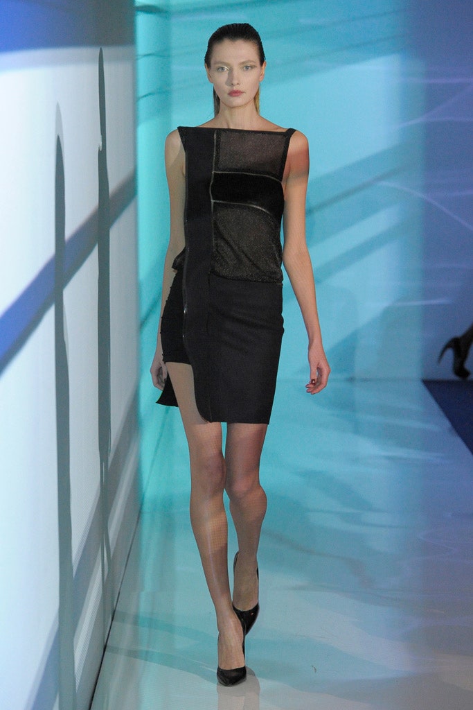 black fitted sleeveless dress