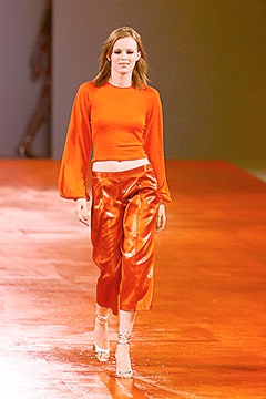 red cotton long-sleeve scoop-neck fitted cropped top