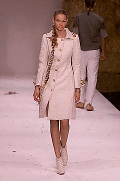 beige cotton long-sleeve collared fitted buttoned pockets coat