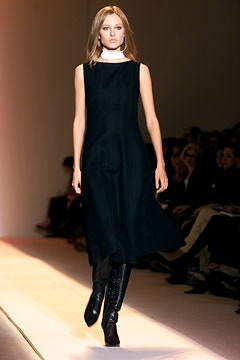 black fitted midi dress with boots