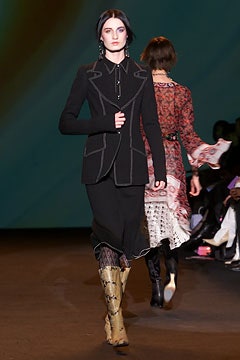 black tailored blazer with pencil skirt