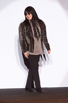 black fur long-sleeve fitted buttoned jacket
