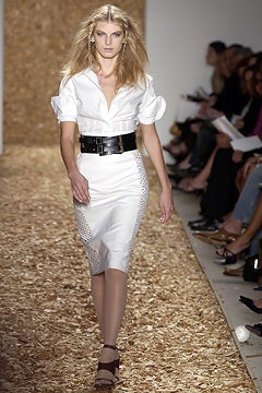 white cotton short-sleeve v-neck fitted buttoned shirt