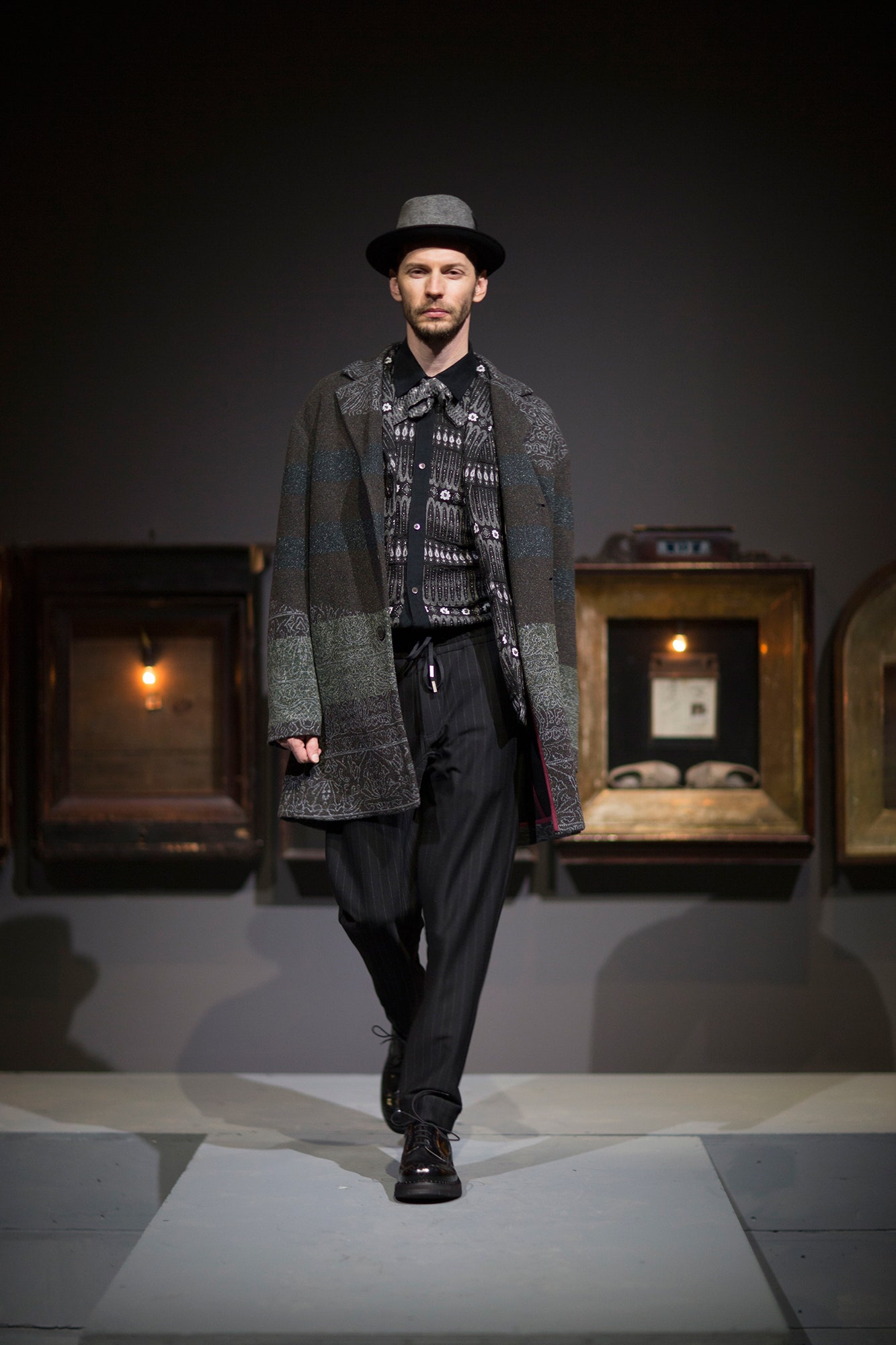 gray wool long-sleeve relaxed layered coat