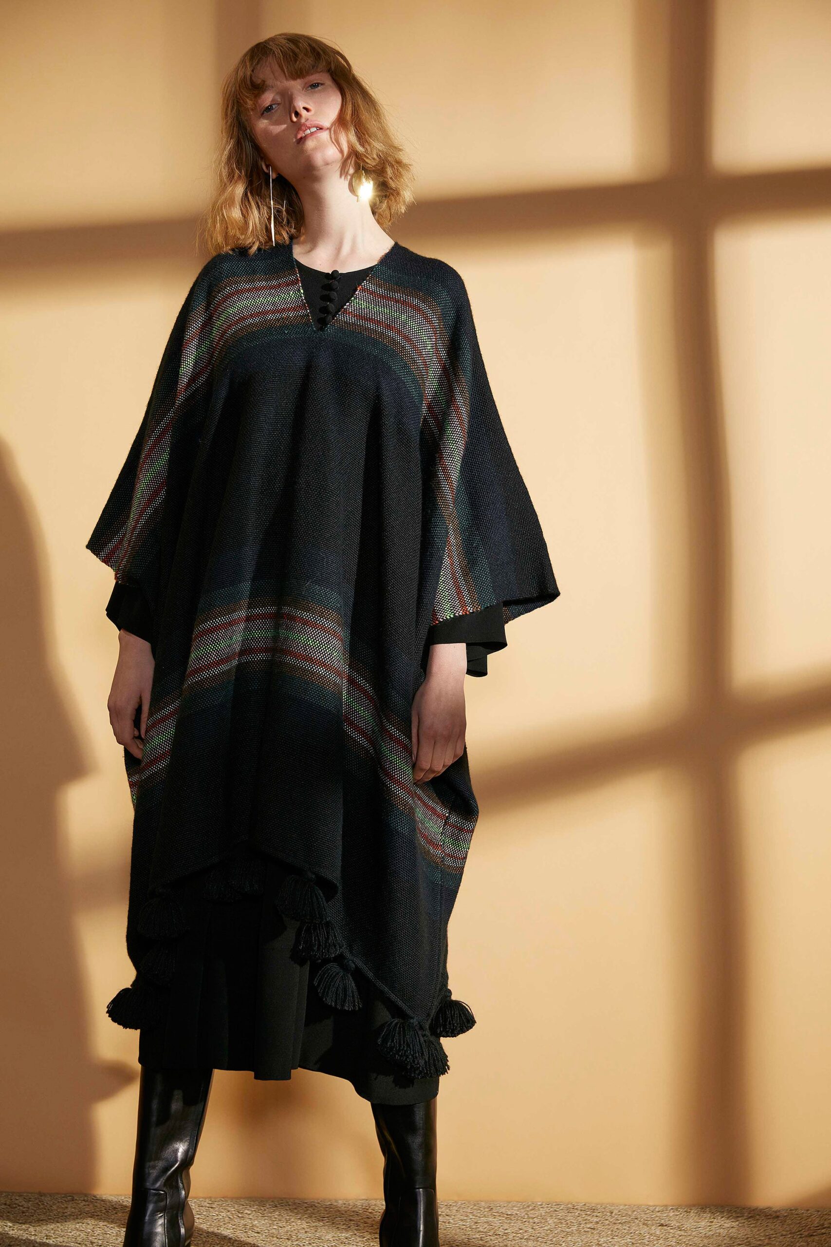 black wool sleeveless relaxed layered fringed poncho