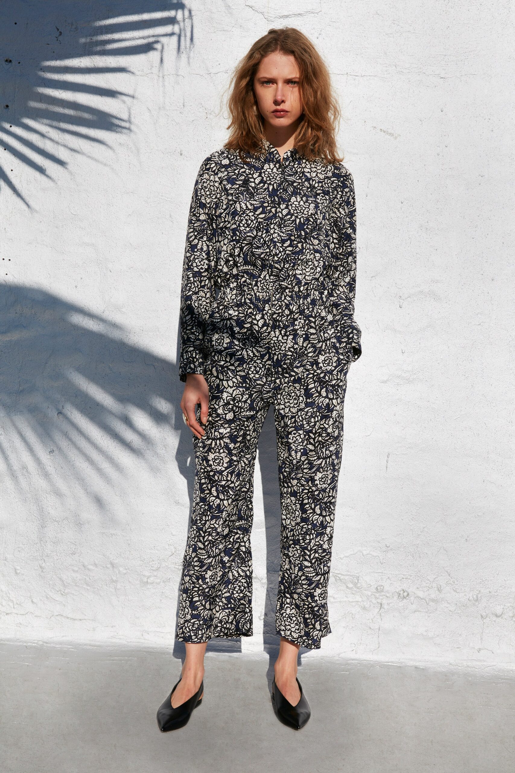relaxed black and white printed outfit