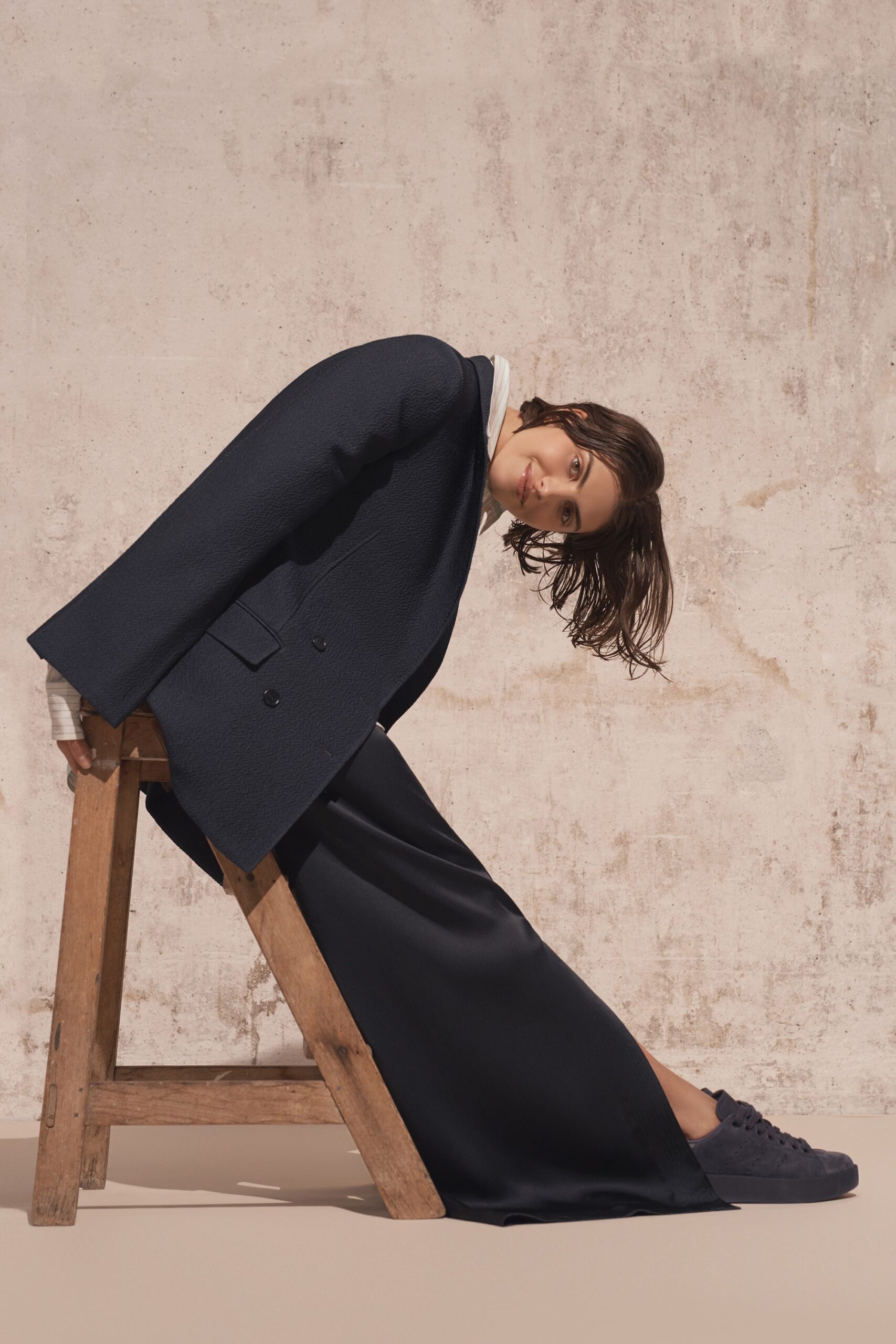 blue cotton long-sleeve collared structured blazer
