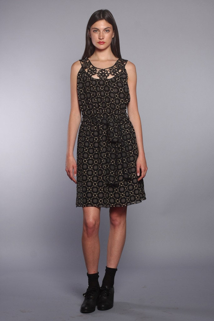 black printed sleeveless dress