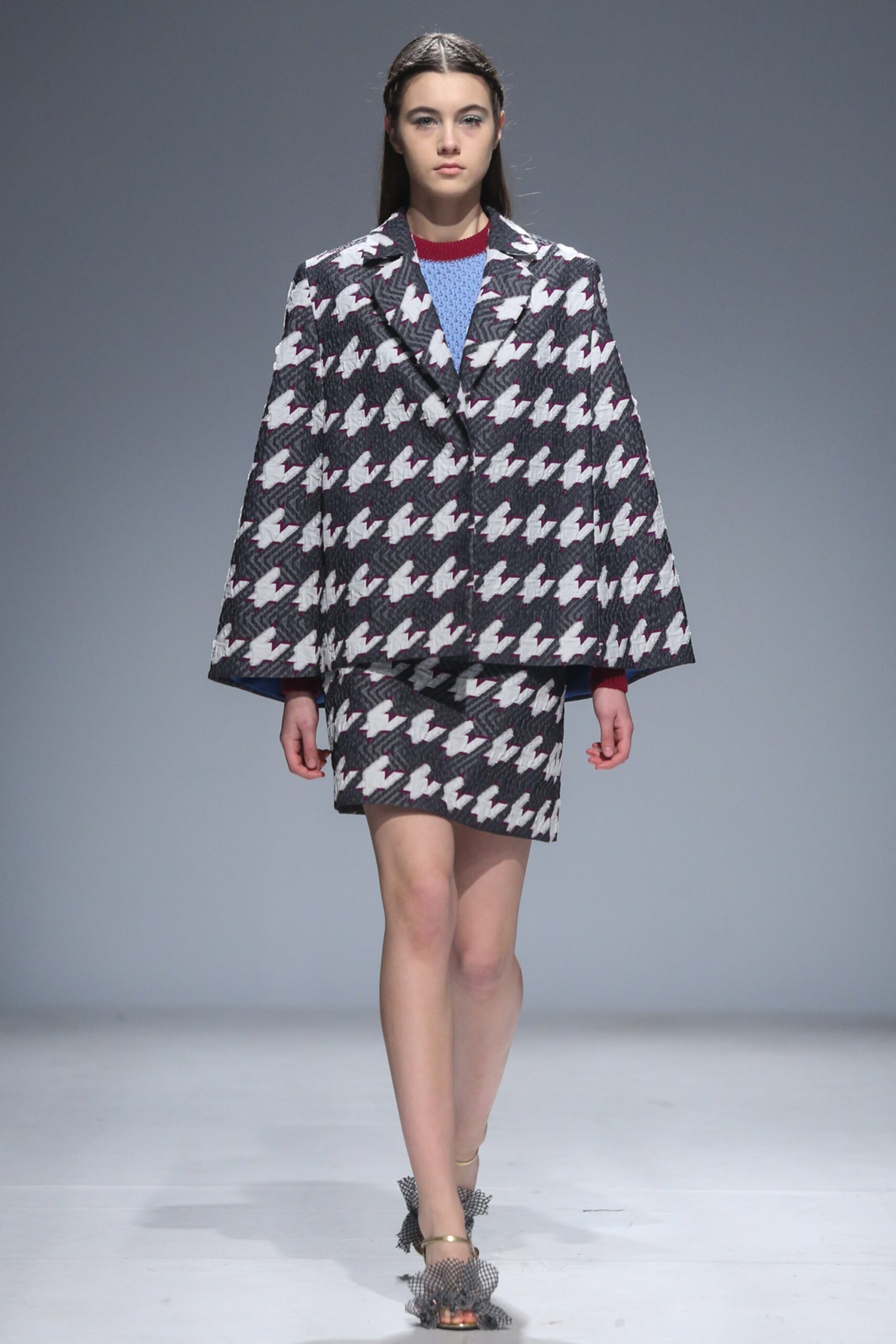 printed blazer with pencil skirt