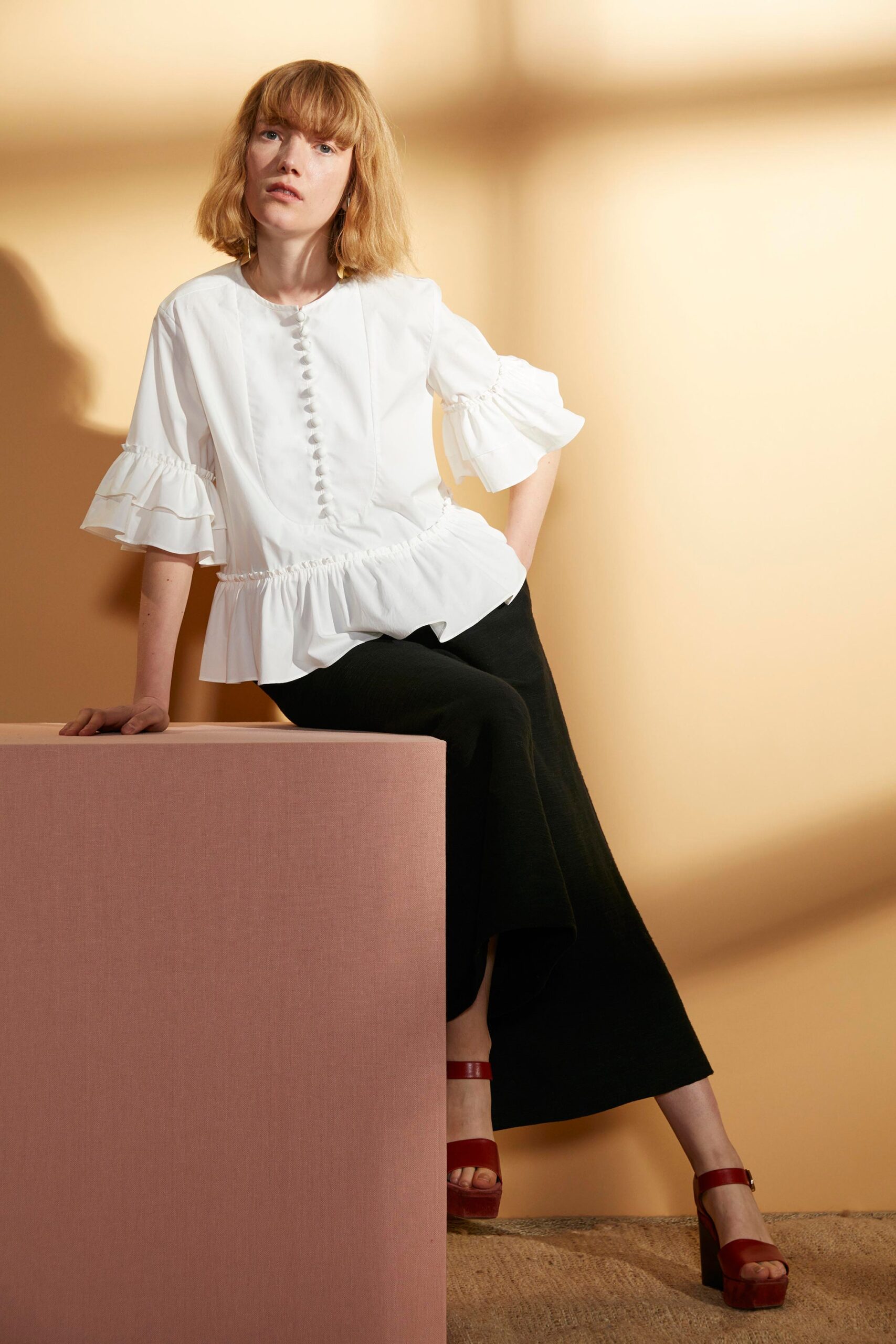 white cotton short-sleeve collared fitted ruffled top