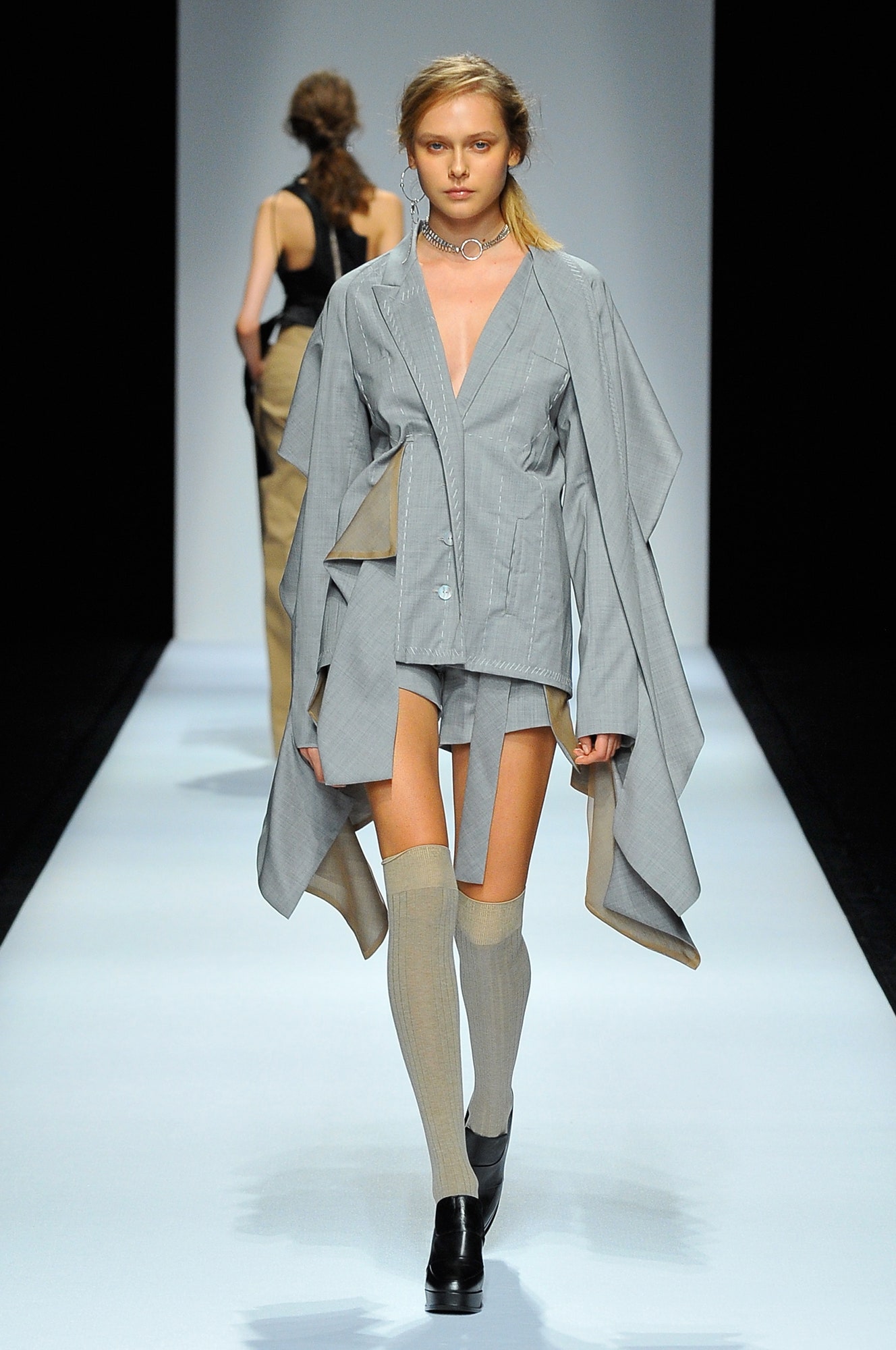 gray cotton fitted straight-leg short shorts