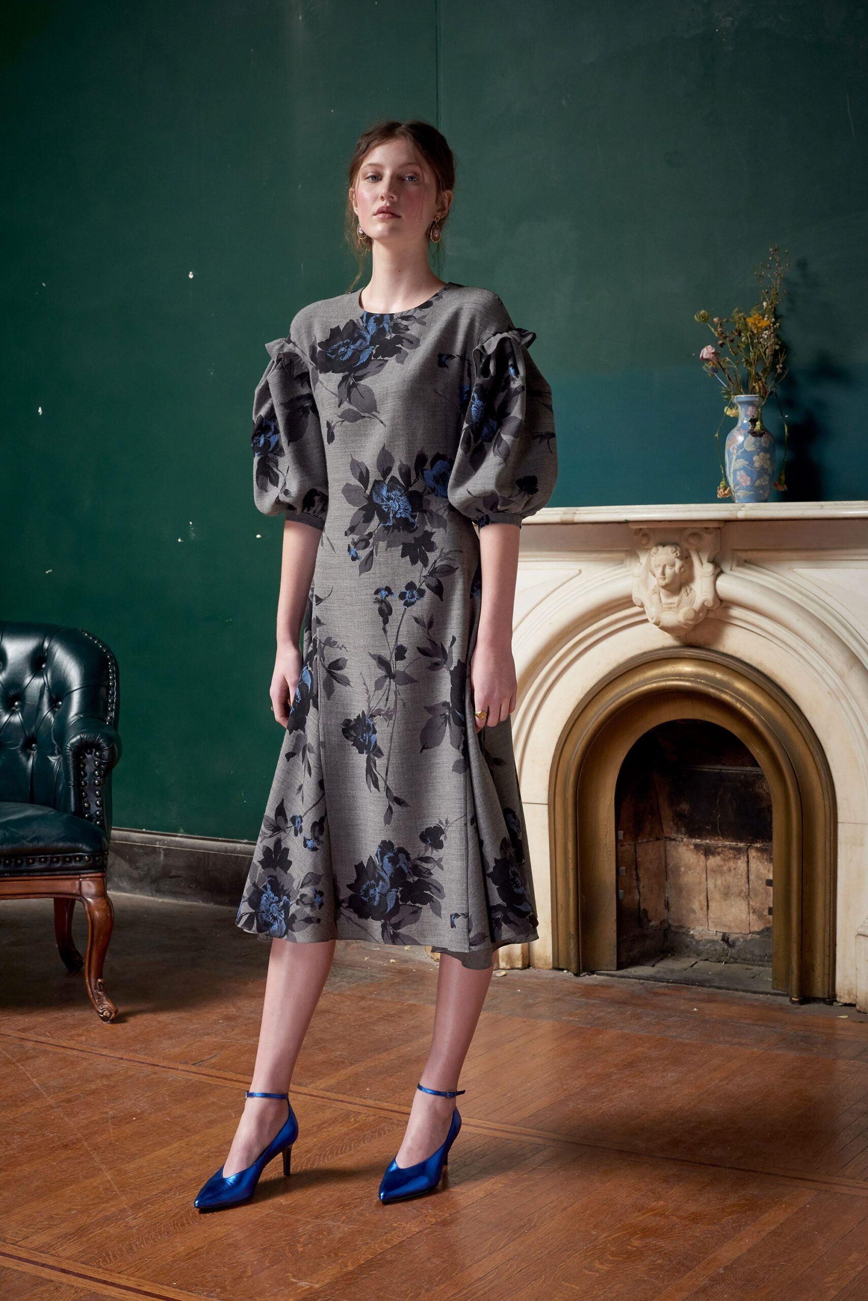 gray cotton short-sleeve collared fitted flared printed dress